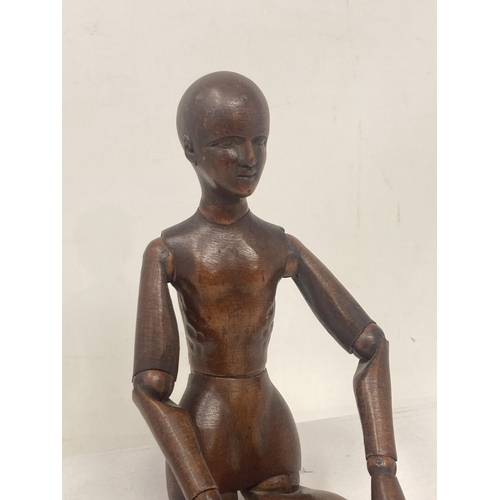 475 - An antique Lay Figure with finely carved face and ball joints 1ft 1in H