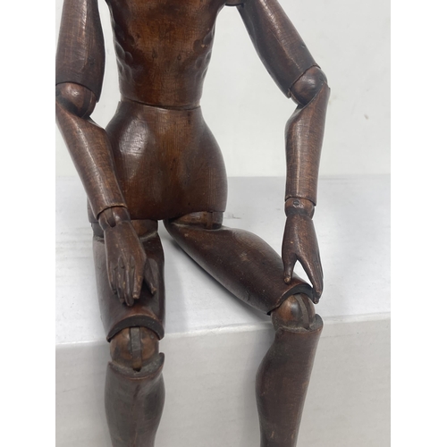 475 - An antique Lay Figure with finely carved face and ball joints 1ft 1in H