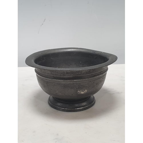 480 - A pair of antique pewter small Bowls with reeded bands, London touchmarks 4 3/4in D