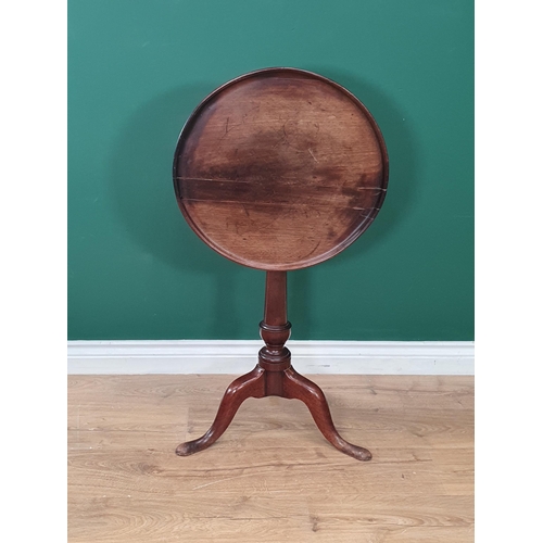 600 - A Georgian mahogany Pillar Table with dished circular top on gun barrel turned column and tripod bas... 