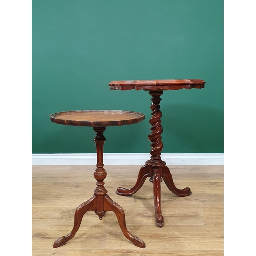 624 - A Victorian and later walnut Occasional Table on twisted support and tripod legs 2ft 3in H x 1ft 8in... 