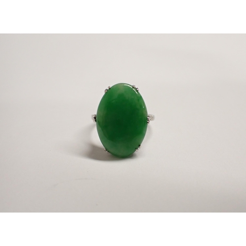 152 - A Jade Dress Ring claw-set oval stones in white gold stamped 9ct, ring size Q