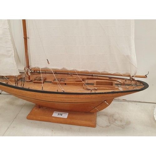 316 - A Pond Yacht mounted on stand A/F, 19