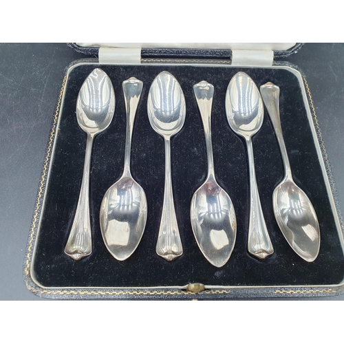 57 - Six George V silver Grapefruit Spoons, Sheffield 1930, in case