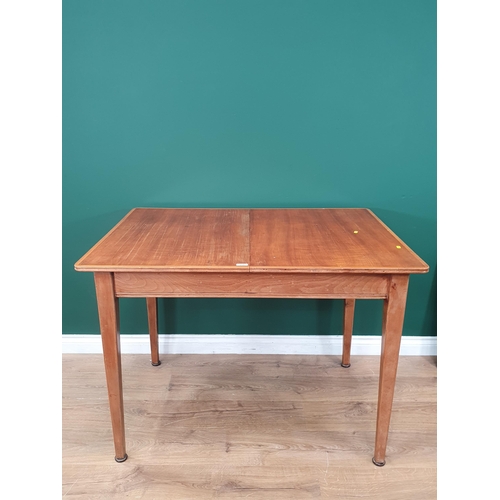 478 - A Gordon Russell extending Dining Table 3ft 6in L x 2ft 6in H