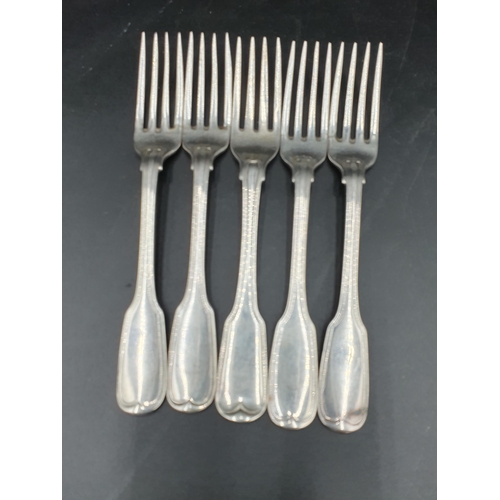 117 - Five Wm IV silver Dessert Forks, fiddle and thread pattern, London 1835, Maker W.E. 250gms