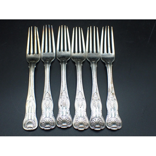 149 - A Set of George IV silver Cutlery, Kings pattern, for six persons, London 1829, maker: Robert Hennel... 