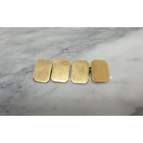 160 - A Pair of 18ct gold rectangular Cufflinks, approx 8.90gms