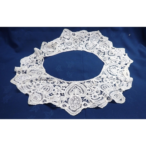 202 - A collection of antique Lace Collars etc