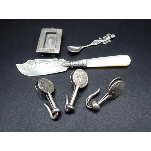 66 - Three silver Skirt Lifters with engraved decoration, Birmingham 1893, 1911 and 1933, a small Butter ... 