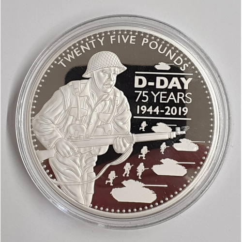 254 - A 75th Anniversary of D-Day, solid silver proof 5oz Coin with certificate of authenticity, boxed