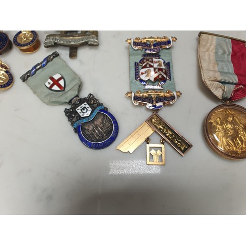 396 - A collection of mainly Masonic Interest jewels, medals & badges, to include two 9ct gold examples al... 