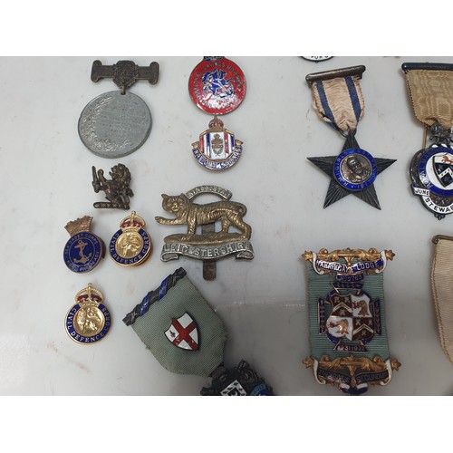 396 - A collection of mainly Masonic Interest jewels, medals & badges, to include two 9ct gold examples al... 