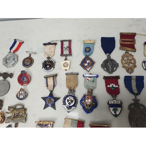 396 - A collection of mainly Masonic Interest jewels, medals & badges, to include two 9ct gold examples al... 