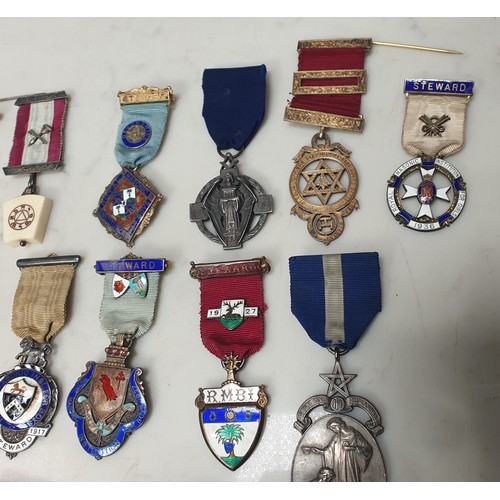 396 - A collection of mainly Masonic Interest jewels, medals & badges, to include two 9ct gold examples al... 