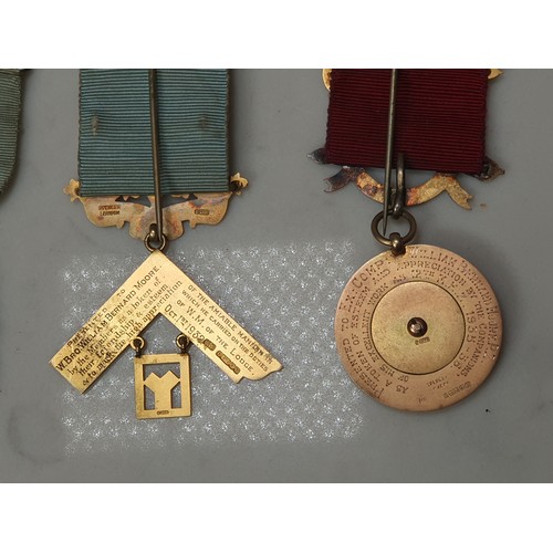 396 - A collection of mainly Masonic Interest jewels, medals & badges, to include two 9ct gold examples al... 