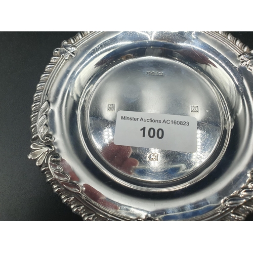 100 - An Edward VII silver pierced circular Dish, Birmingham 1909, and a small Waiter with gadroon rim, Bi... 