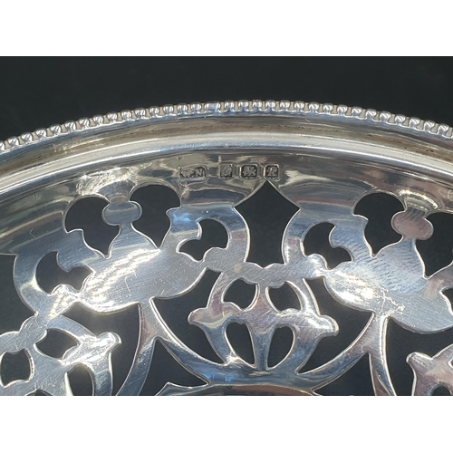 100 - An Edward VII silver pierced circular Dish, Birmingham 1909, and a small Waiter with gadroon rim, Bi... 