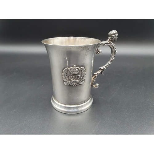 109 - An Elizabeth II Queen's Silver Jubilee 1977 Mug with leafage scroll and mask handle, London 1977, 30... 