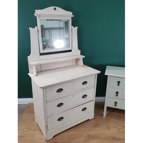 531 - A white painted Dressing Chest, 5ft 5