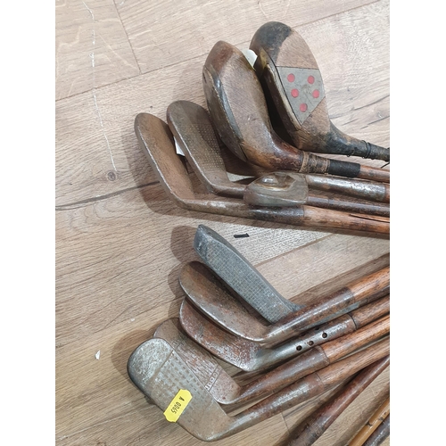 559 - A quantity of vintage wooden handled Golf Clubs.