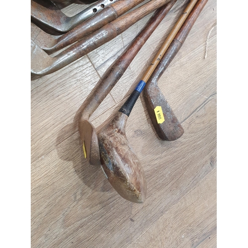 559 - A quantity of vintage wooden handled Golf Clubs.