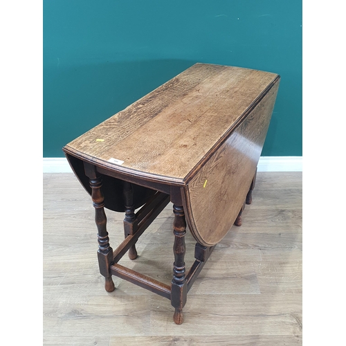 599 - An oak Gateleg Table on turned supports, 2ft 5