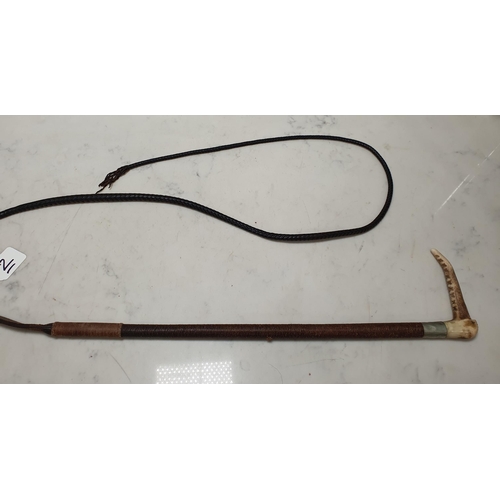 2 - A ladies horn handled Hunting Whip. (R1).