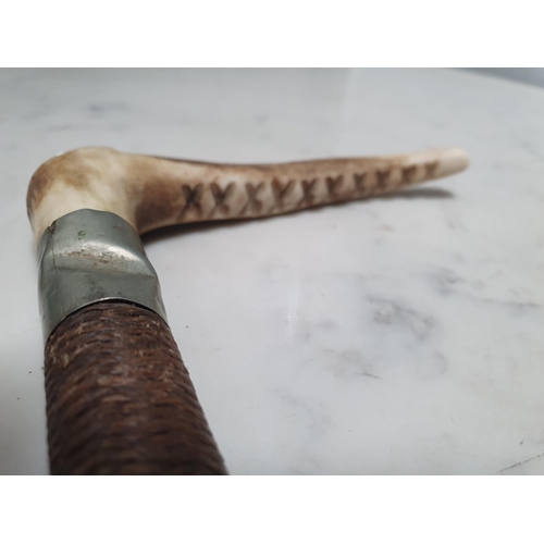 2 - A ladies horn handled Hunting Whip. (R1).