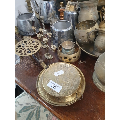 239 - A quantity of brassware including a Stick Stand, a Lamp, a Jug, Tankards, etc, (R6)