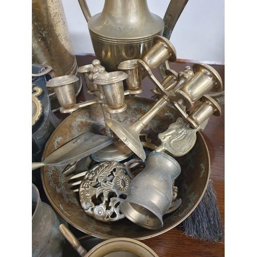 239 - A quantity of brassware including a Stick Stand, a Lamp, a Jug, Tankards, etc, (R6)