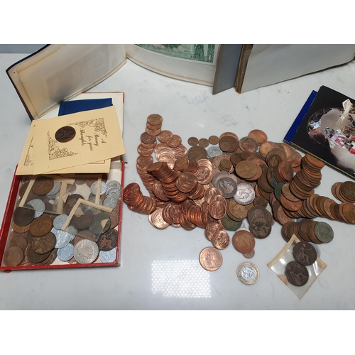 258 - A Collection of British and World Coins, to include minor silver issues, along with a quantity of Ba... 