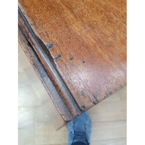 32 - A Georgian mahogany dropleaf Dining Table 3ft 2in W x 2ft 5in H (R3)