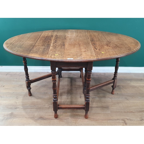 599 - An oak Gateleg Table on turned supports, 2ft 5