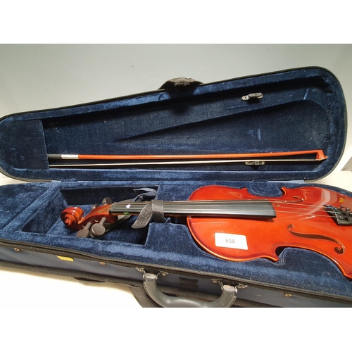 658 - A Mayflower 4/4 Violin and bow in Case. (R9).