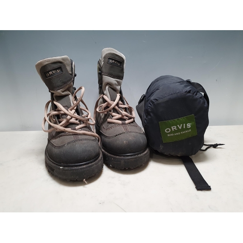 671 - A pair of Size 9 Orvis Fishing Waders and Boots (R7)