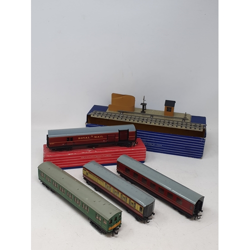 167 - Box containing six boxed Hornby Dublo Coaches, boxed T.P.O. Mail Van, eleven unboxed Hornby Dublo Co... 