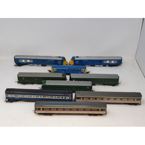 169 - Box of Hornby and Triang diesel Railcar Units, Pullman Unit and an Intercity electric Unit