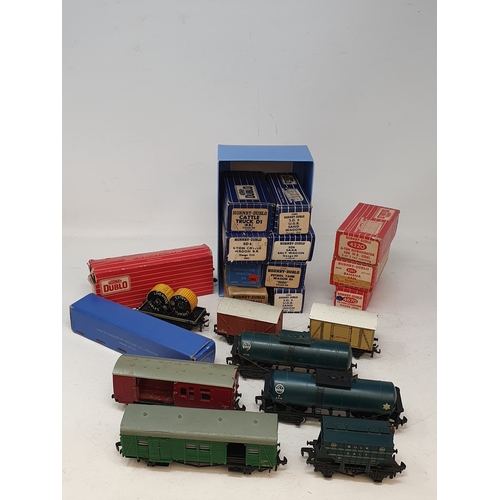 170 - A box of play worn Hornby Dublo Wagons, nine boxed 3-rail Wagons and four boxed 2-rail Wagons