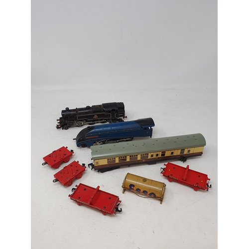 172 - A tray of Hornby Dublo Locomotives and Coaches, mainly for spares and repairs