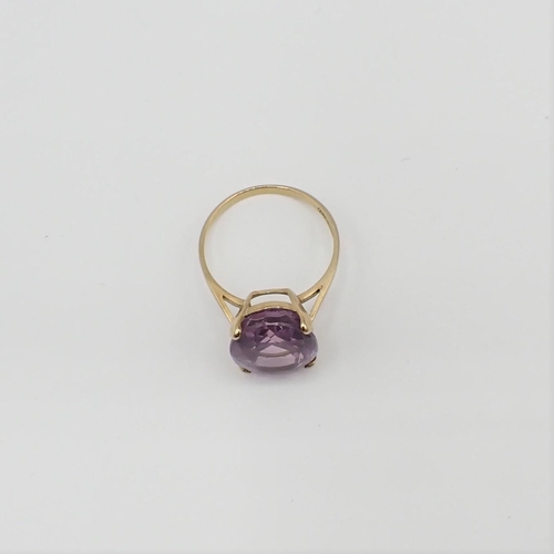 174 - An Amethyst Dress Ring claw-set oval-cut stone in 9ct gold, ring size O 1/2