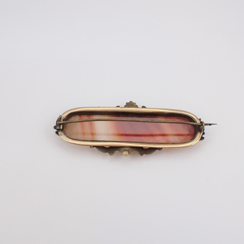 191 - An Agate Brooch in yellow metal frame, 7cms wide