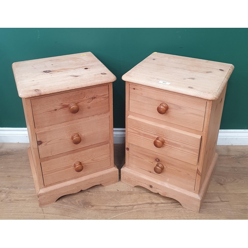 523 - A pair of pine Bedside Chests 2ft H x 1ft 4in W (R7)