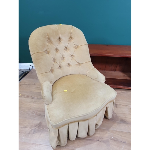 613 - A mahogany Boot/Shoe Seat 4ft W x 1ft 7in H and a cream button upholstered Nursing Chair (R10)