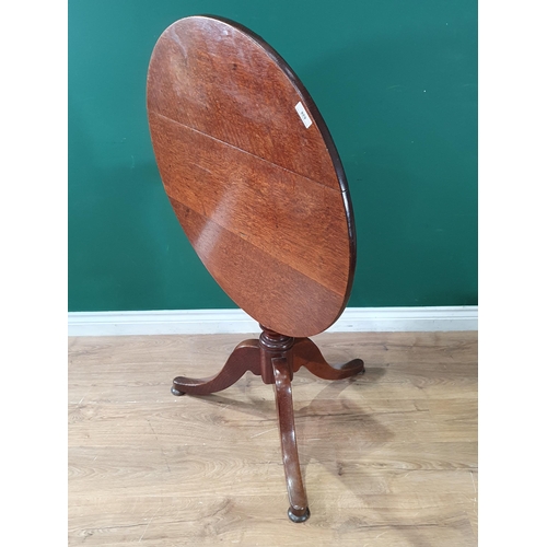 628 - A 19th Century oak Pillar Table on turned column and tripod base 2ft 6in D x 2ft 6in H (R8)