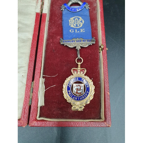 92 - A George V 9ct gold and enamel RAOB Medallion with inscription verso, Birmingham 1927, with silver S... 