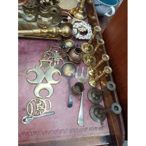 590 - A quantity of brassware including Warming Pan, Trays, Horse Brasses, etc. (R9)