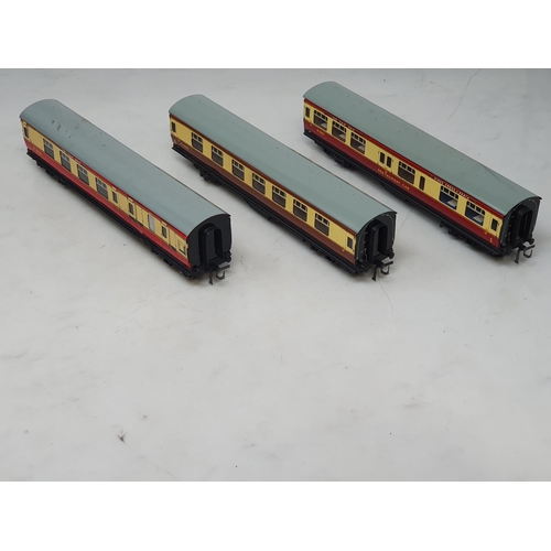 102 - Ten boxed Hornby Dublo 3-rail Coaches including D11,  3x D12, 2x D20 Restaurant Cars, D22 Corridor C... 