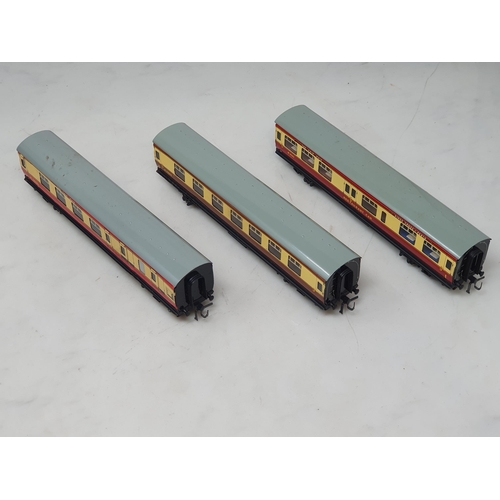 102 - Ten boxed Hornby Dublo 3-rail Coaches including D11,  3x D12, 2x D20 Restaurant Cars, D22 Corridor C... 