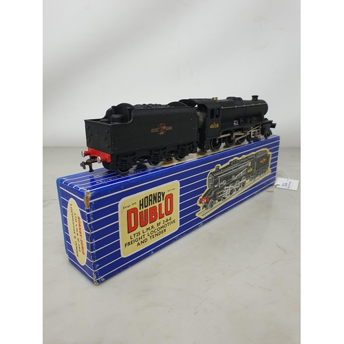 113 - Hornby Dublo LT25 8F 2-8-0 Locomotive, boxed with packing rings and guarantee. Nr mint, box very goo... 